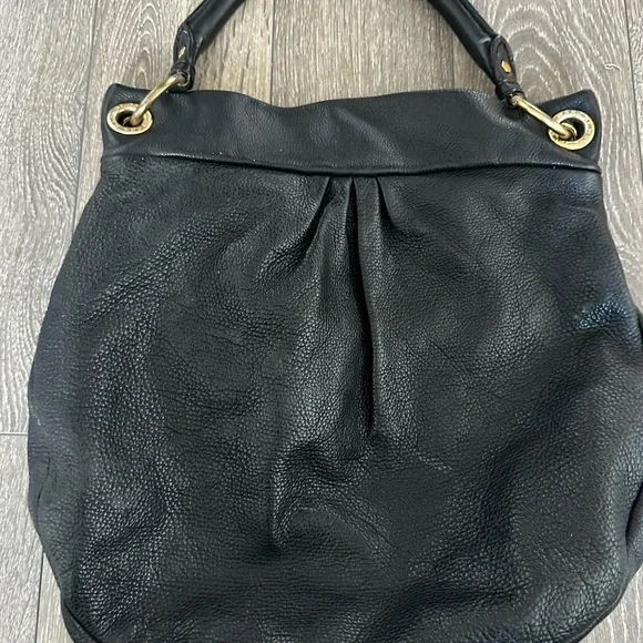 Elegant Black Hobo Bag with Gold Details - Marc by Marc Jacob’s Y2K - Leather - Picture 2 of 2